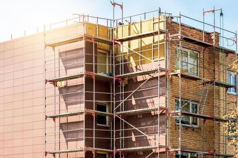 L'isolation thermique ext&eacute;rieure d'une fa&ccedil;ade n&eacute;cessite un &eacute;chafaudage adapt&eacute; &agrave; chaque configuration